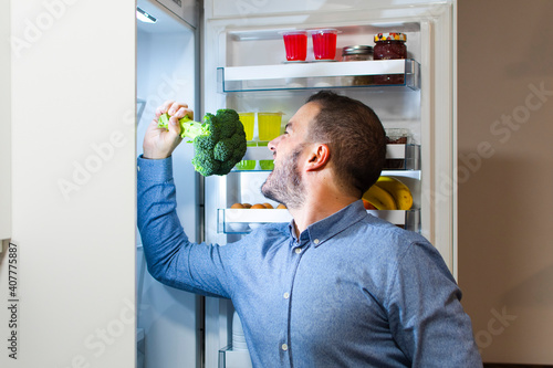Tableau sur toile Man on a diet - Fridge