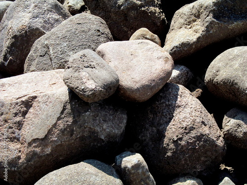 pile of large rocks 
