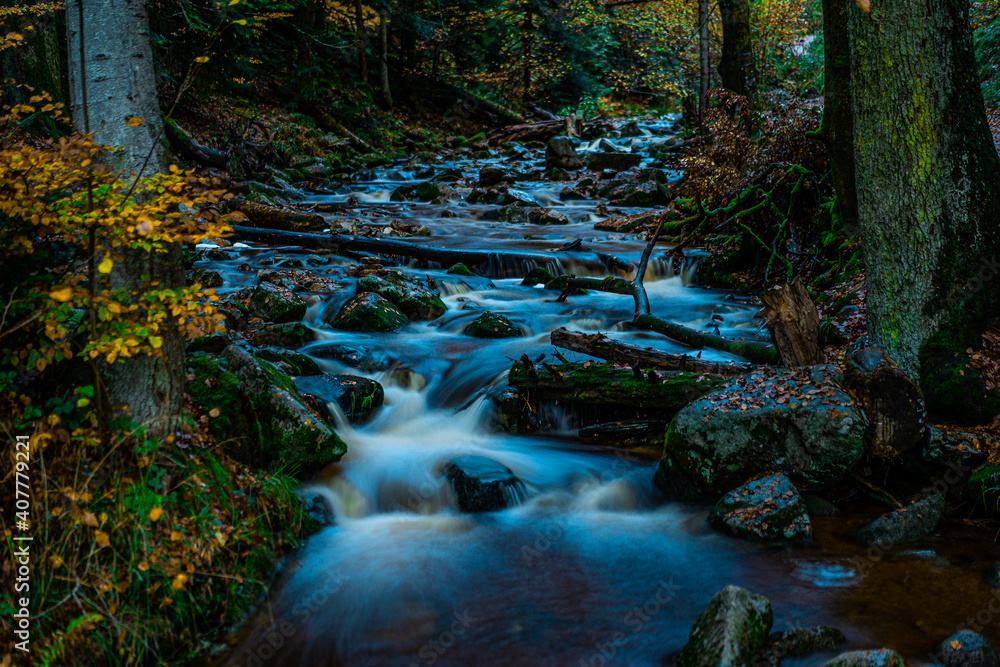 Flusslauf im Schwarzwald, Langzeitbelichtung ,Wald,Herbst
Ottenhöfen