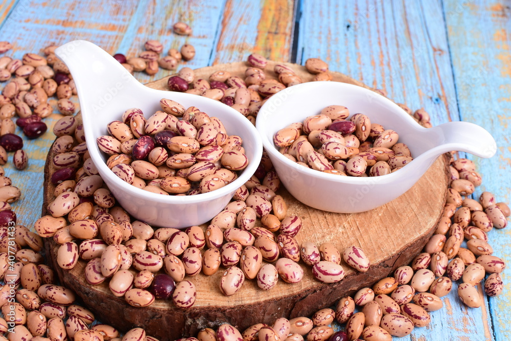 
Natural bean grains
Phaseolus vulgaris on blue grain wood background