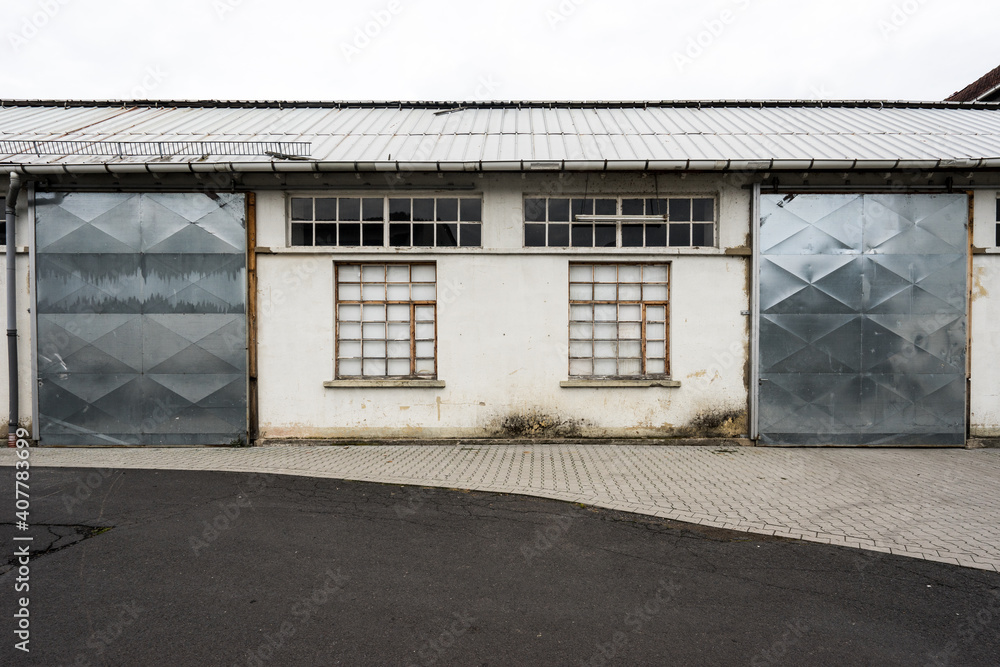 Manufacturing and storage building in an old ceramic factory