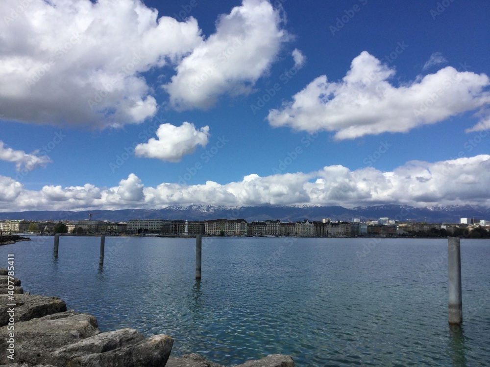 Fototapeta premium Lehman lake in Geneva with large clouds