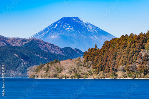 芦ノ湖から眺める富士山 冬景