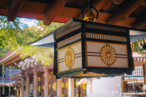 東京、明治神宮の釣り灯篭と拝殿が見える風景 photo
