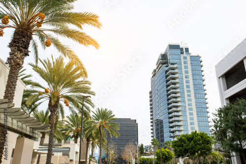 Photo Daytime skyline view of downtown Santa Ana, California, USA.