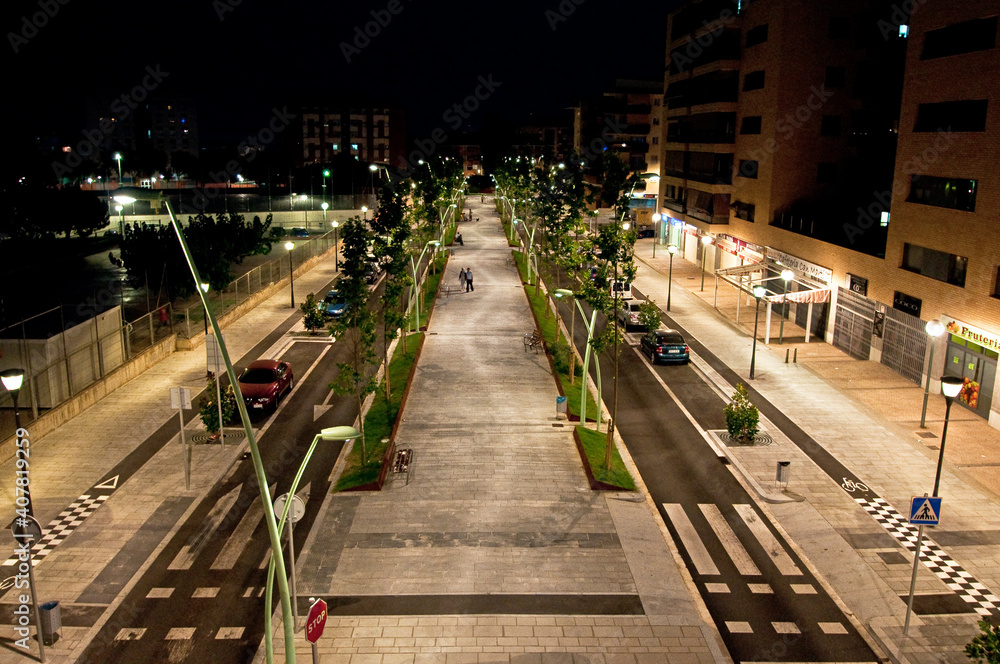 Fototapeta premium Tarragona. Rambla de Barrio de Campclar de Noche. Fotografía Nocturna