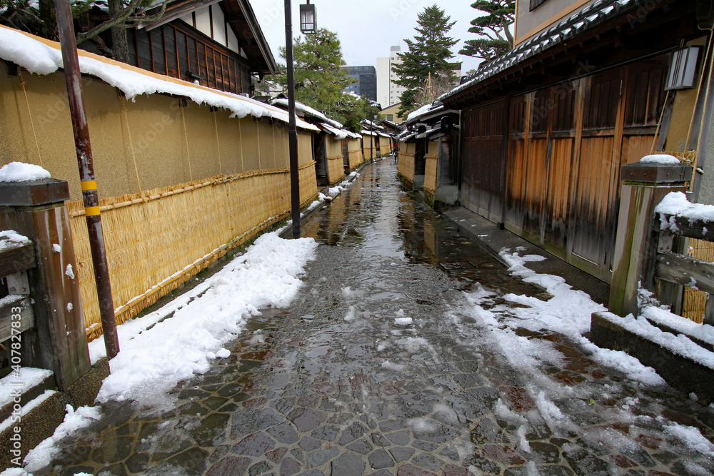 Walls covered in the winter with straw mats of samurai district in Naga-machi, Kanazawa Japan Walls covered in the winter with straw mats of samurai district in Naga-machi, Kanazawa Japan