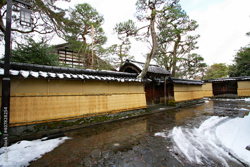 Φωτογραφία Walls covered in the winter with straw mats of samurai district in Naga-machi, K