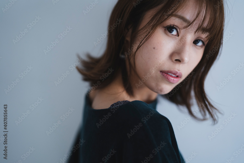 クールな女性ポートレート クールな女性ポートレート