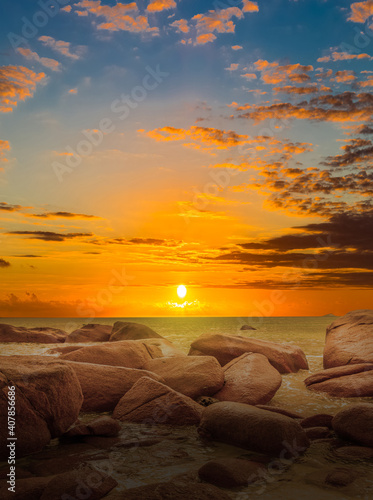 Картината върху платно Soleil couchant sur plage d’anse Lazio, Praslin, Seychelles