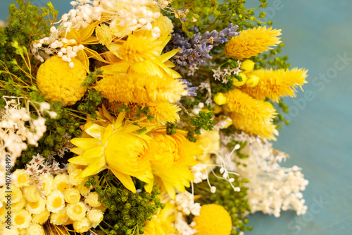 Wall Mural everlasting flowers in yellow color