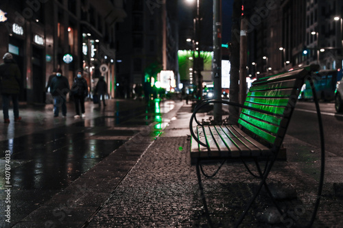 Banco en calle noche © jonarrillaga