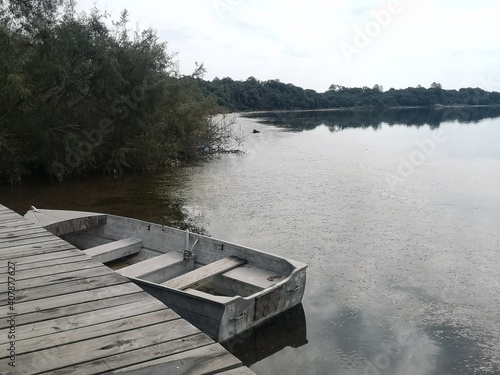 Barque sur l'étang d'Urbino