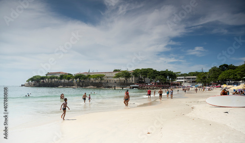 Fototapeta Naklejka Na Ścianę i Meble -   Citizens swimming in the ocean. Copacabana Fort