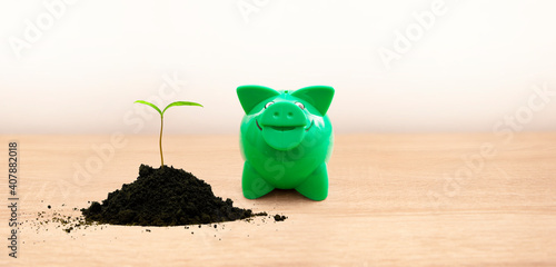 Fischer Trieb in Erde und Sparschwein