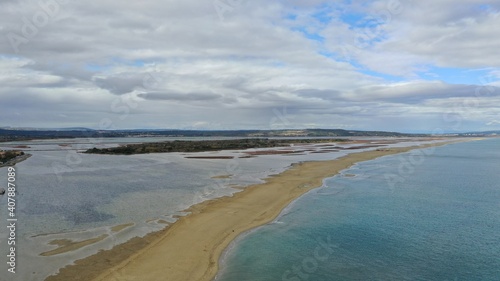 Fototapeta Naklejka Na Ścianę i Meble -  survol du littoral de l'Aude entre Leucate et le Barcarès