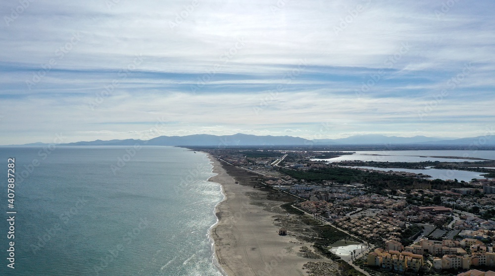 survol du littoral entre Port-Leucate et le Barcarès (Aude, France) survol du littoral entre Port-Leucate et le Barcarès (Aude, France)