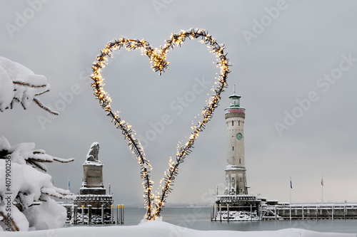 Hafeneinfahrt von Lindau bodensee im Winter