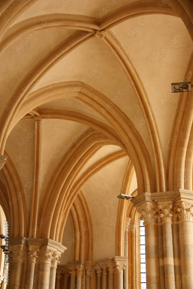 Voûtes de la basilique de Vézelay en Bourgogne, France