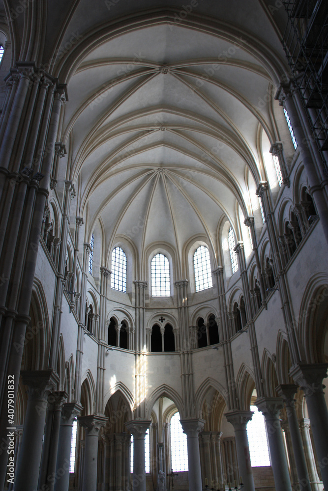 Nef de la basilique de Vézelay en Bourgogne, France
