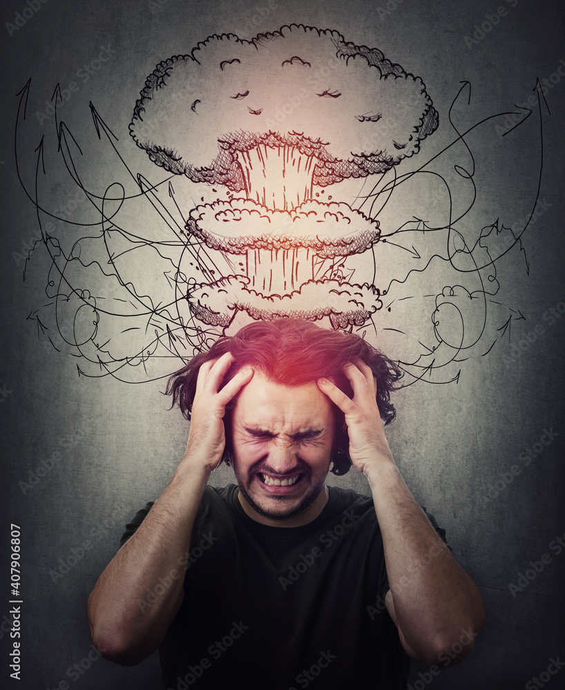 Foto Stock Head explosion metaphor. Bewildered man messing up and