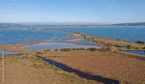 vue aérienne de l'Etang de Bages près de Narbonne dans l'Aude (France)