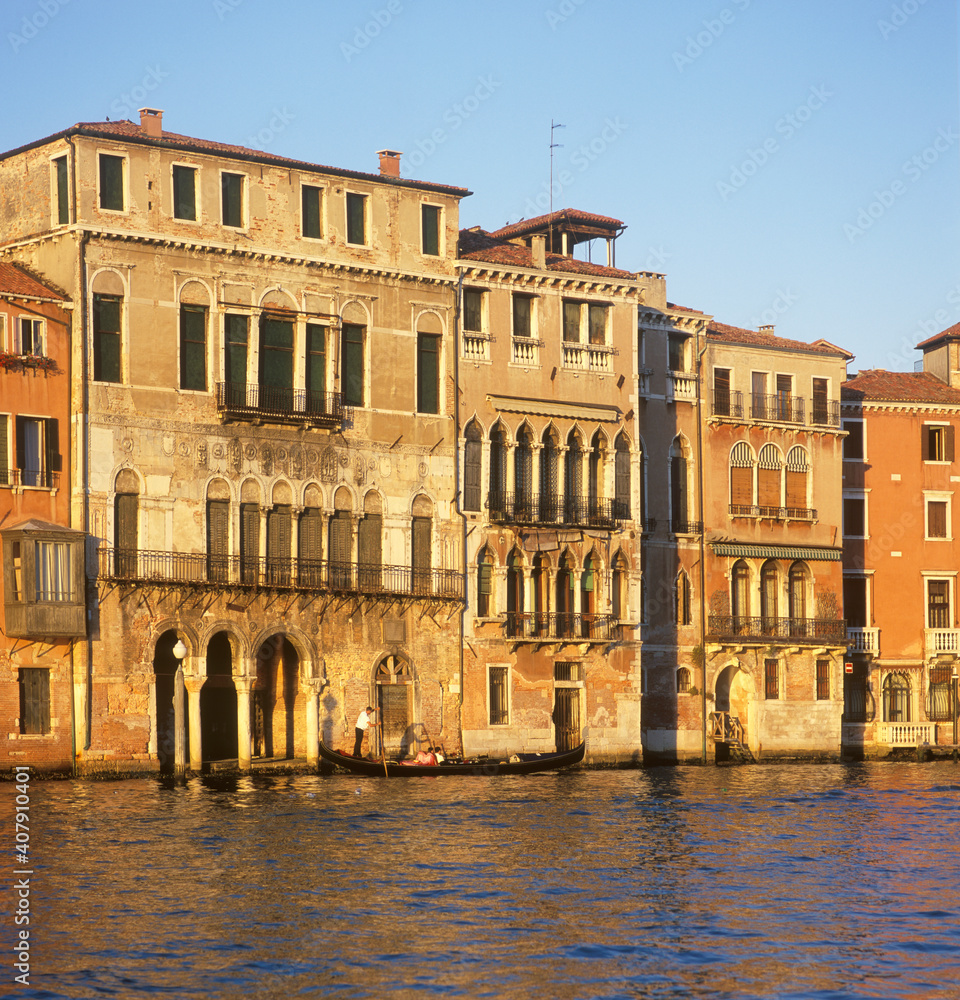 Fototapeta premium Venedig: verwitterte Paläste am Canal Grande