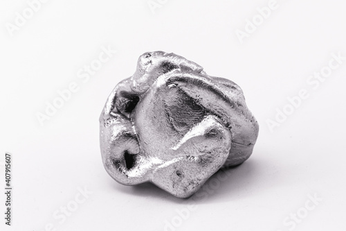 Nickel is a chemical element, resulting from the combination of arsenic, antimony or sulfur. photo