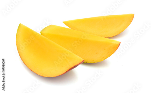  slices of mango, saved with clipping path