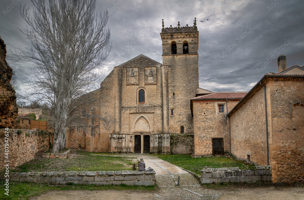 Portada del Monasterio de Los Jerónimos en Segovia.