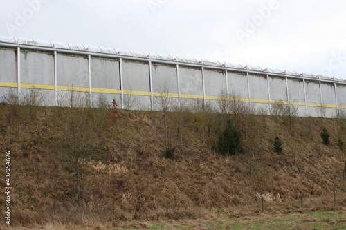 Wallpaper Mural Lärmschutzwand an der Bundestraße. Torontodigital.ca