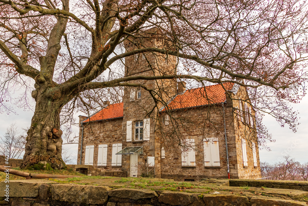 landhaus Custodis auf der alten Burganlage des Isenberg bei Hattingen über der Ruh landhaus Custodis auf der alten Burganlage des Isenberg bei Hattingen über der Ruh