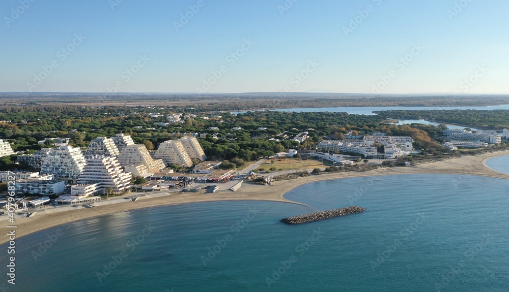 Fototapeta premium La Grande-Motte vue du ciel