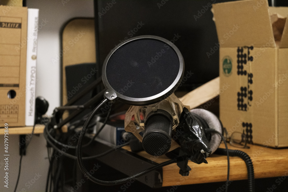 Mikrofon im Home Recording Studio für Indie Musikproduktion und Tonaufnahmen, Aufbau