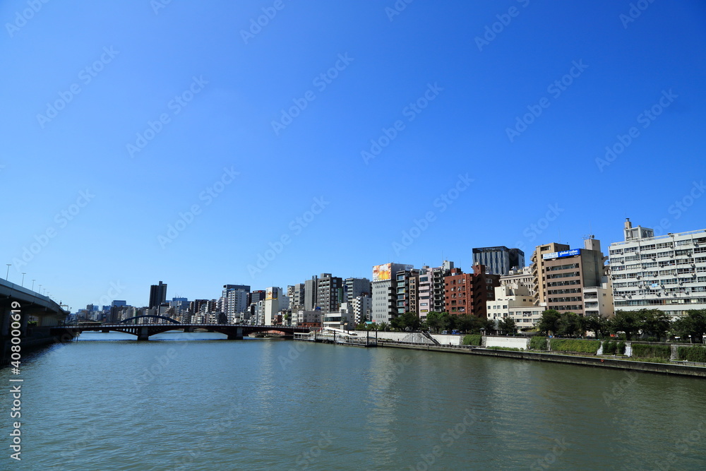 隅田川と広大な青空