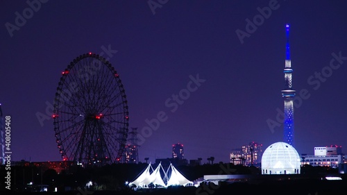観覧車と水族館の夜景