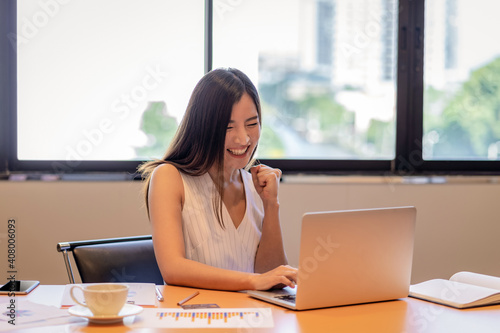 Schilderij op canvas Asian businesswoman in casual suit are glad when completed doing online shopping