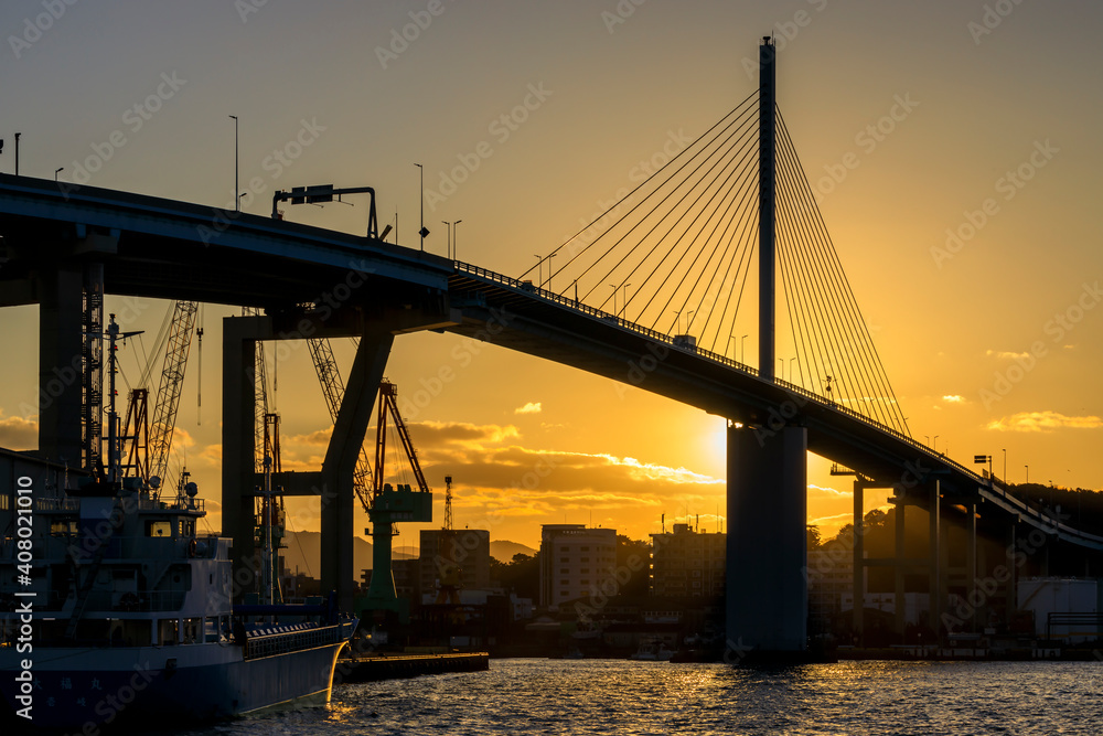 Fototapeta premium 荒津大橋夕景