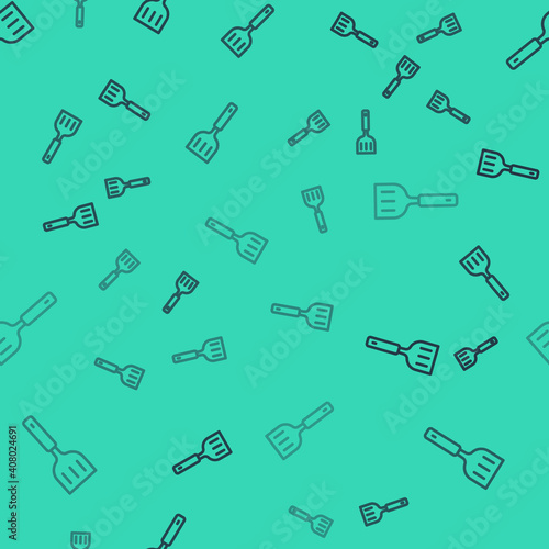 Black line Spatula icon isolated seamless pattern on green background. Kitchen spatula icon. BBQ spatula sign. Barbecue and grill tool. Vector.