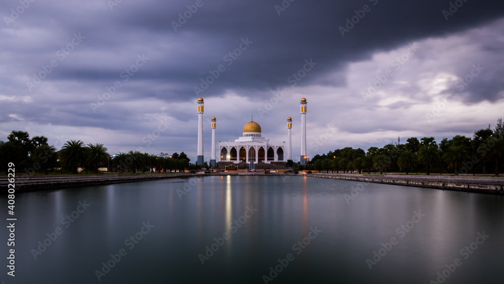 Naklejka premium Landscape of beautiful dramatic sunset sky at Central Mosque, Songkhla province, Thailand.