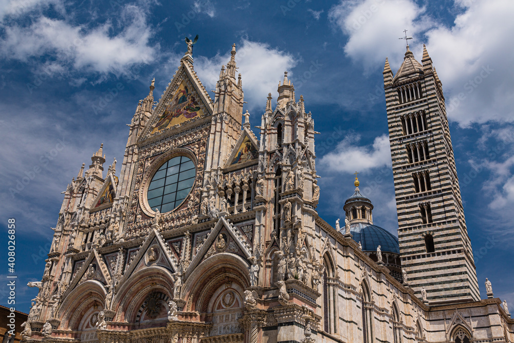 イタリア　シエーナのシエナ大聖堂の全景