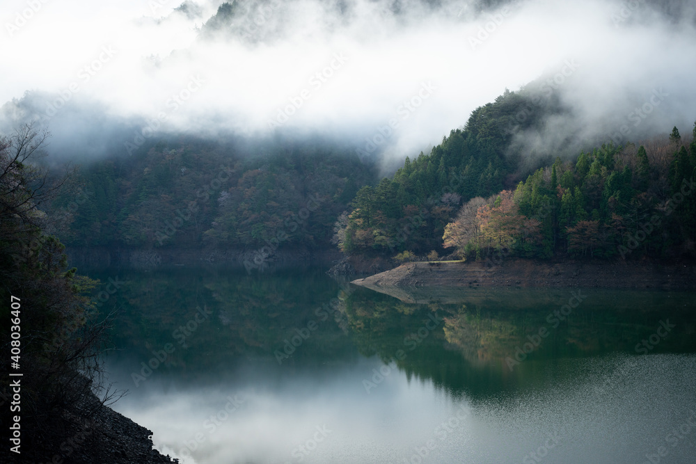 雨上がりの朝の湖畔 雨上がりの朝の湖畔