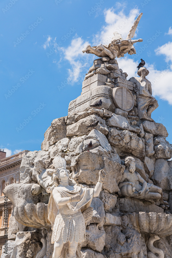 イタリア　トリエステのイタリア統一広場の四大陸の噴水