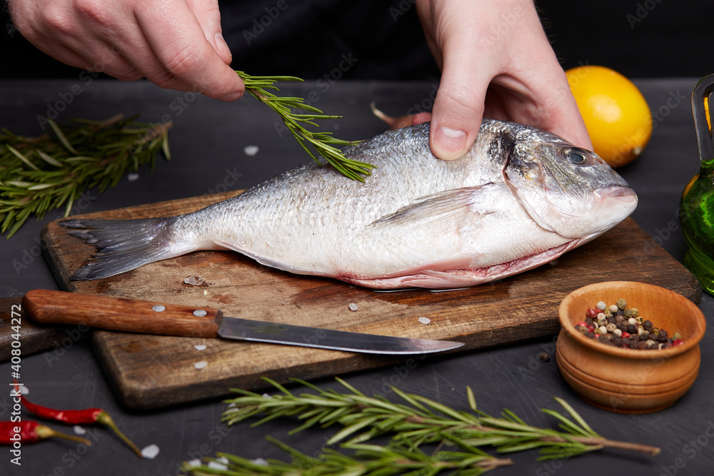 Process of cooking dorado fish with lemon and herbs.