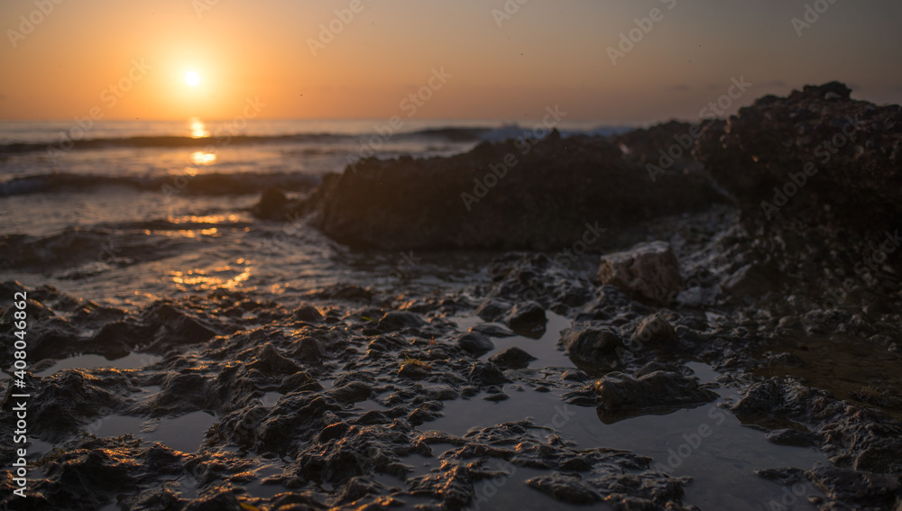Obraz premium Beautiful Sunset over the Sea