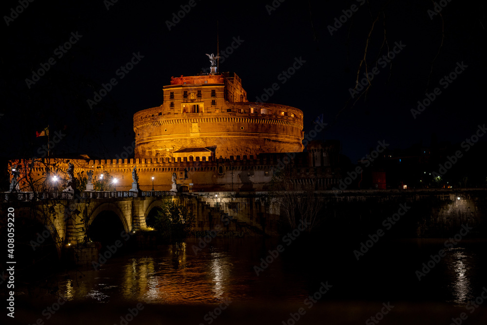 Castel Sant'Angelo con ponte di notte