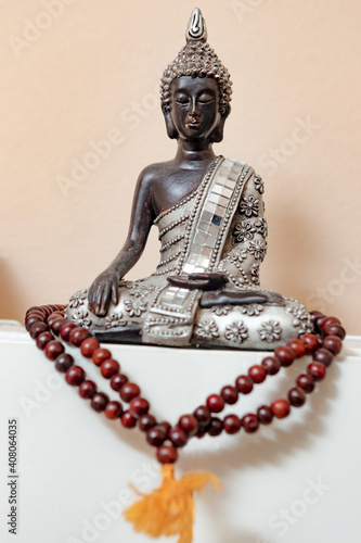 Fondo de buda plateado meditacion zen medicinas alternativas