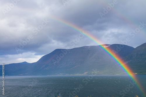 Regenbogen über einem Fjord photo