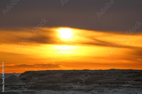 Sunrise in the Libyan desert, white desert, limestone formations in the front, Farafra, Egypt © imagoDens