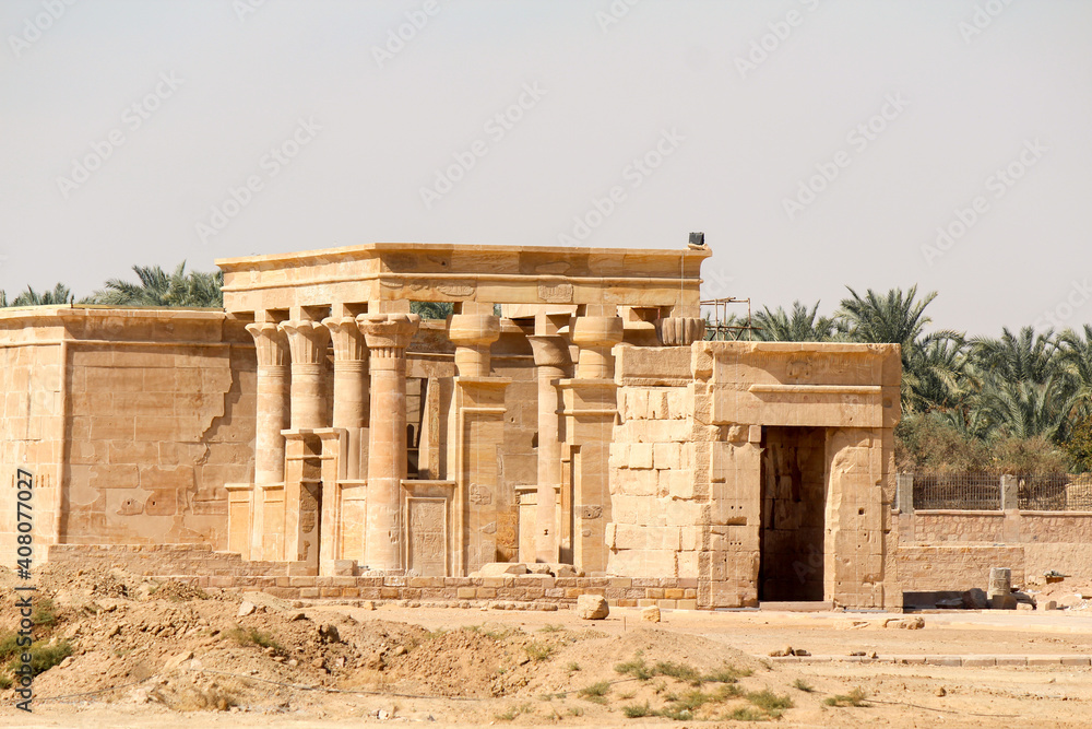 Obraz premium The Hibis temple in Kharga, Egypt, recently renovated